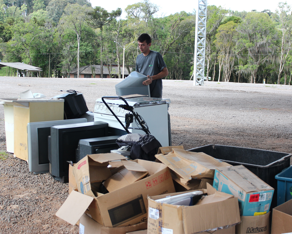 Coleta de resíduos eletrônicos mobiliza a comunidade são-marquense