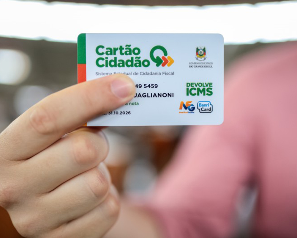Secretarias da Fazenda e Assistência Social, Trabalho e Habitação convocam famílias para retirada do cartão do programa Devolve ICMS